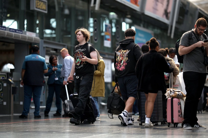 Chaos on Rails! Manchester Power Failure Strands Hundreds, Disrupts UK Travel
