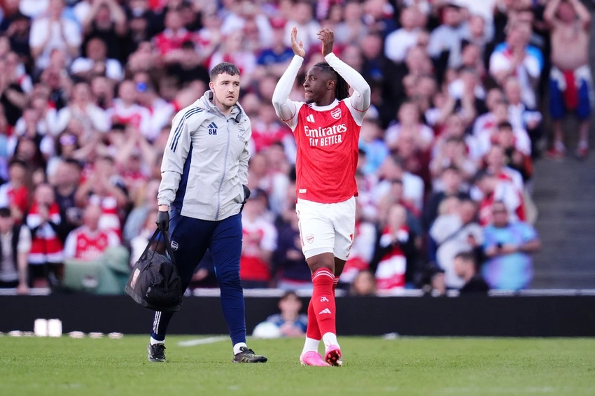 Arsenal reclaim top spot as Eze stunner sinks Newcastle