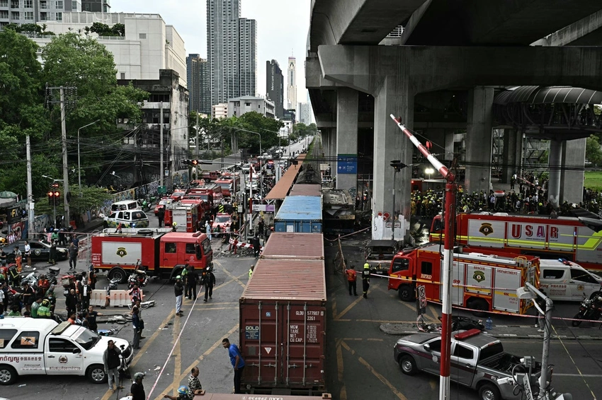 Bangkok Train Crashes Into Bus at Rail Crossing, 8 Dead, Dozens Hurt