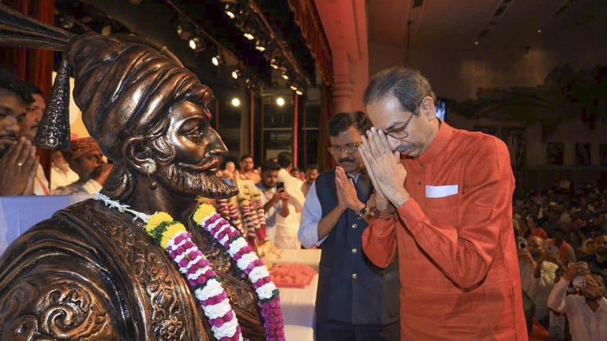 Shiv Sena Tensions Soar: Uddhav's Resignation Offer & Shinde's 'Trailer' Warning