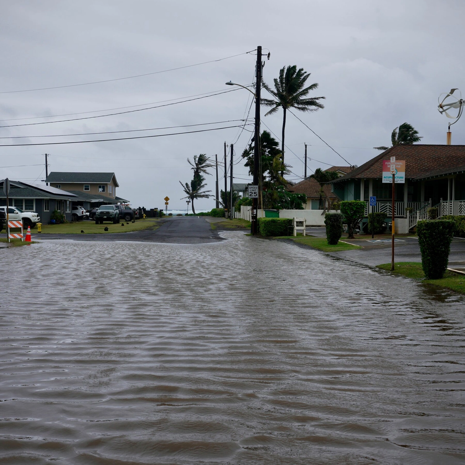 Hurricane Lowell Batters Hawaii: Power Outages & Flood Threat Remain