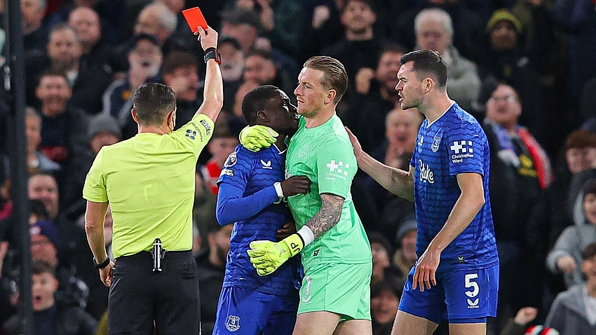 Gueye Red Card: Everton stun Man Utd after clash with Keane