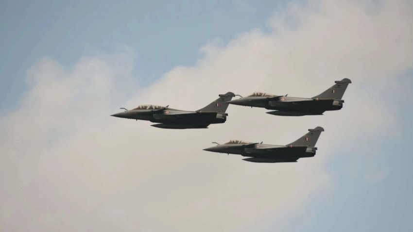 Will the Strait of Hormuz Reopen? Inside the High-Stakes US-Iran Peace Talks