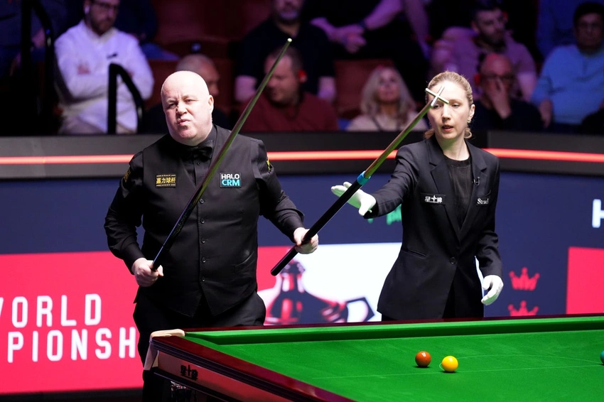 Higgins Edges Ahead of Murphy in World Championship Semi-Final
