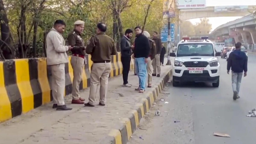 Delhi flyover horror: 3 bodies found in abandoned car, police probe suicide
