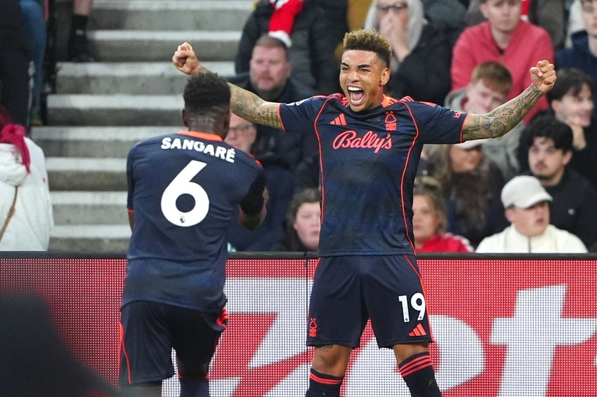 Nottingham Forest thrash Sunderland 5-0 to boost relegation fight