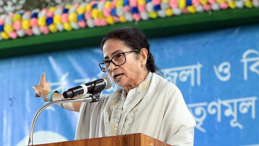 Mamata Urges ECI to Halt Bengal SIR Over Glitches, Warns of Disenfranchisement