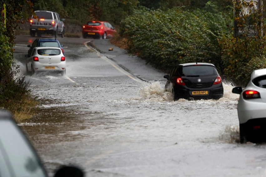 UK Thunderstorm Alert: Festivals, Travel & Flooding Risks This Weekend