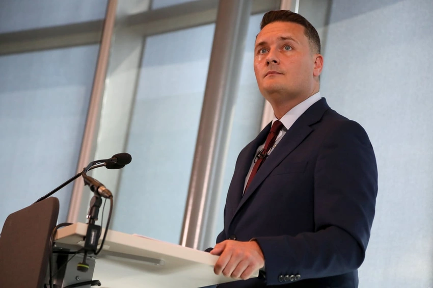 Streeting Triggers Labour Leadership Race; Starmer Warns Burnham