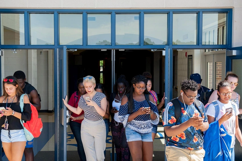 Greece to Ban Social Media Access for Under-15s Beginning January