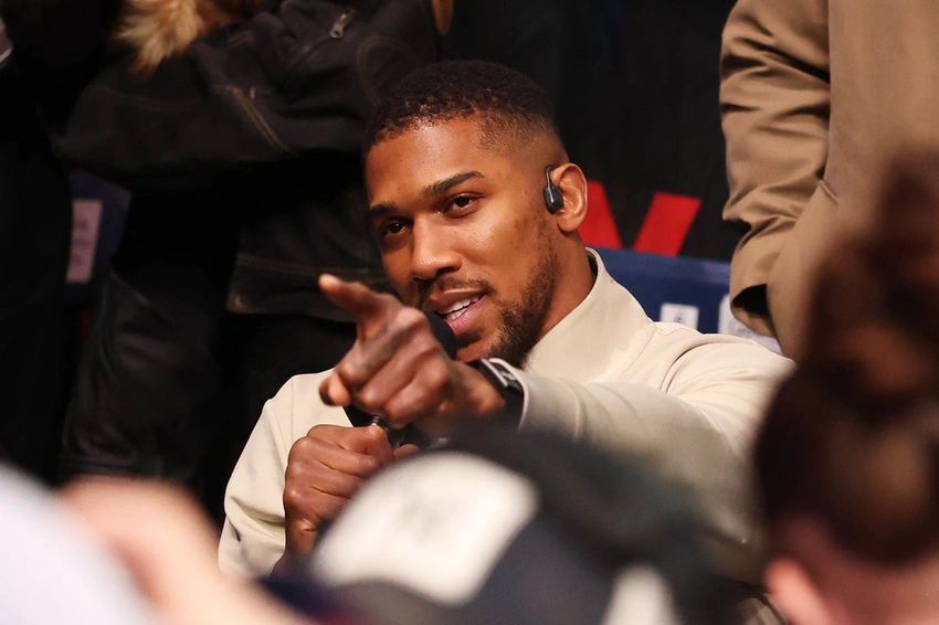 Joshua signs to fight Fury; Riyadh warm-up bout on July 25