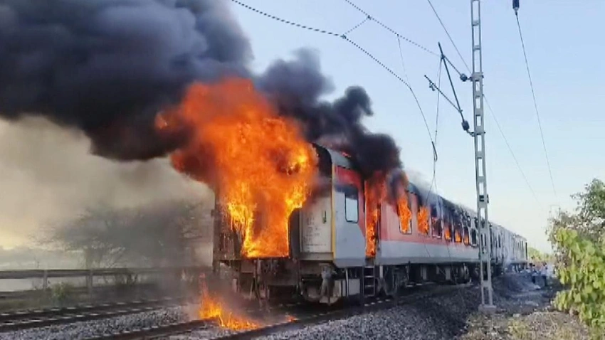 Fire on Rajdhani coach prompts emergency measures; no casualties reported