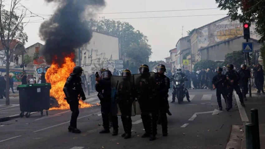 France's Student Protests Escalate: Up to 500 Schools Face Closures