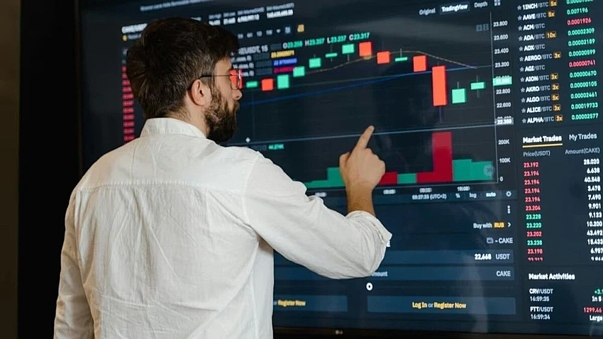 Bajaj Finance Slides on Slower Loan Demand Amid Strong Q2