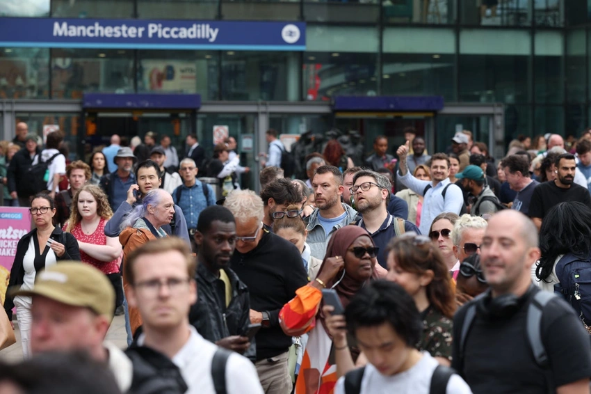 Manchester Power Outage Halts Trains, Strands Thousands! 🚄⚡️