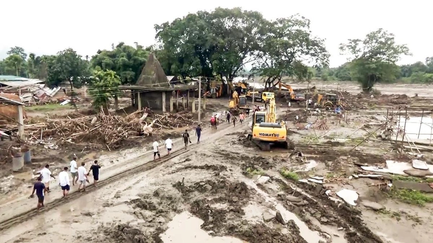 Sri Lanka Devastated: Six Dead, 1,900 Displaced by Catastrophic Floods & Landslides