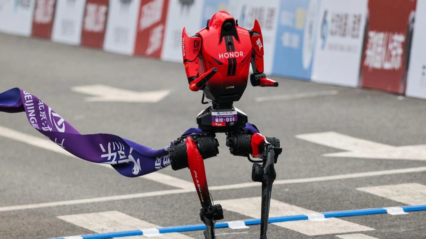 Beijing Half-Marathon: Lightning Robot Finishes in 50:26, Tops Robot Record