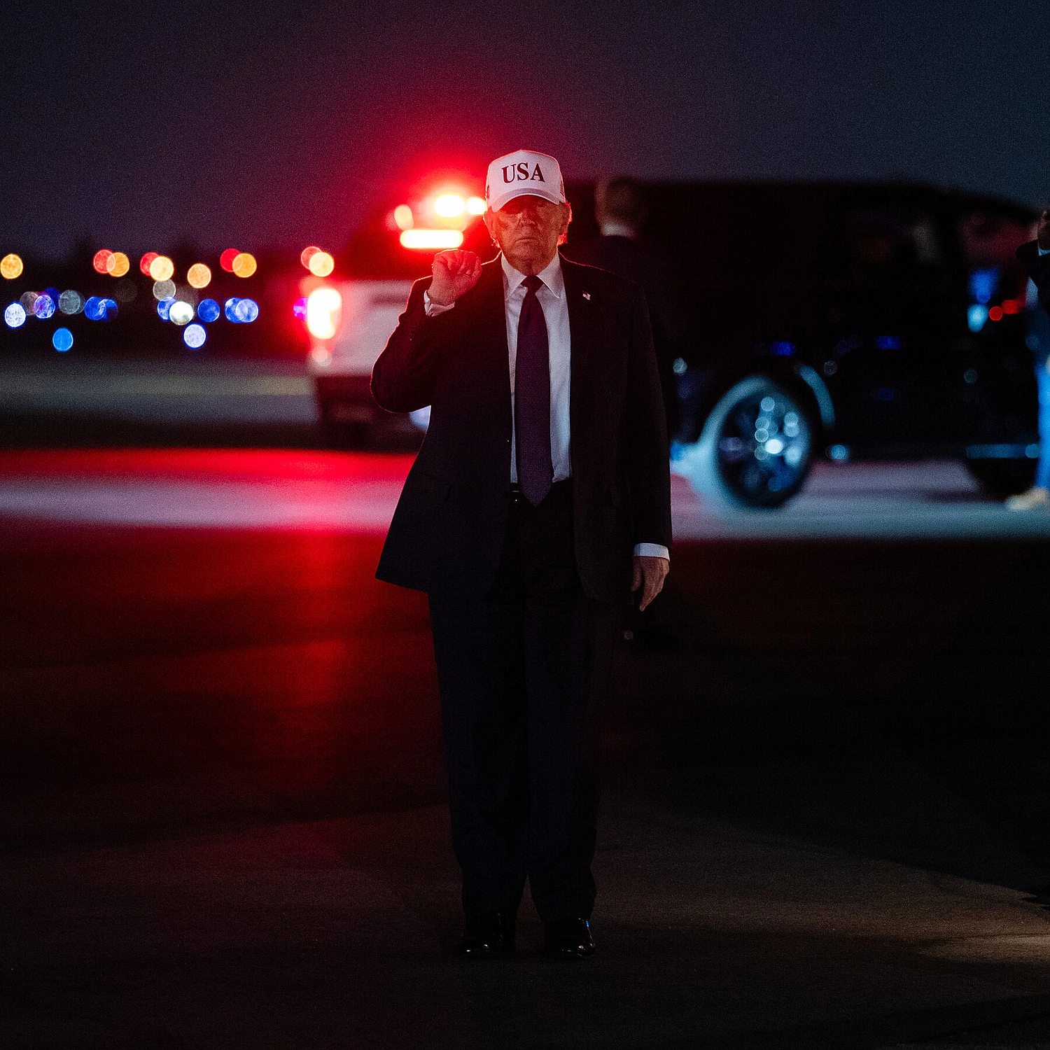 Trump Eyes Talks as Iran Signals Openness After U.S.-Israel Strike