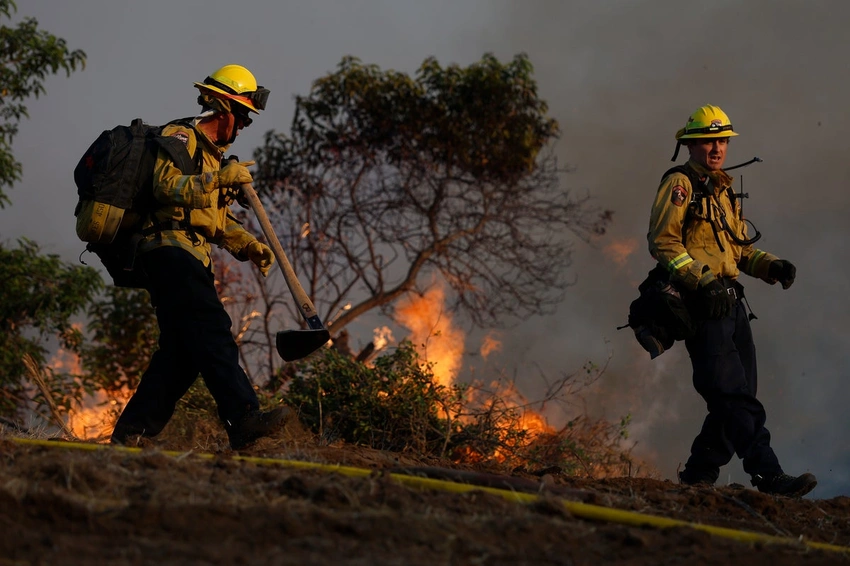 Sandy Fire: Thousands Evacuated as Blazes Scorch Simi Valley