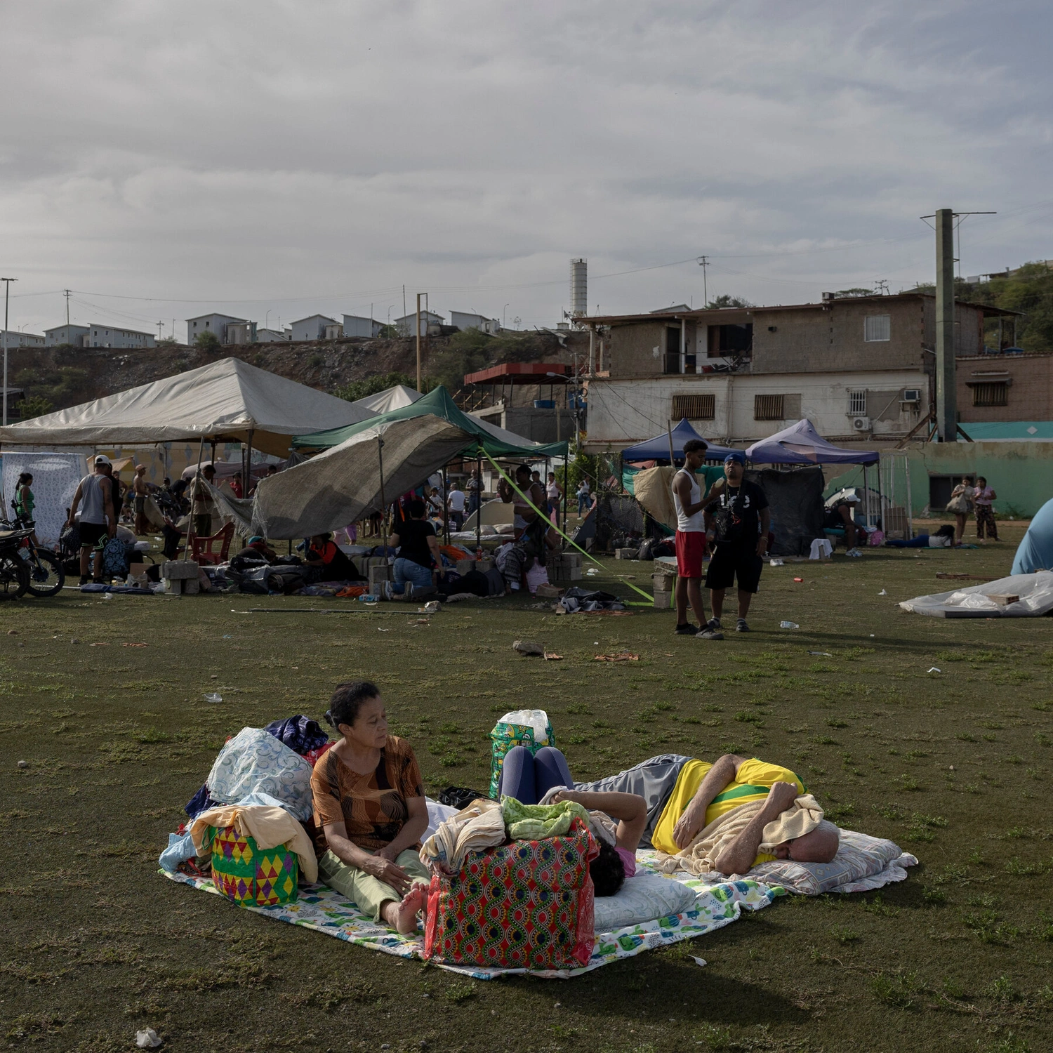 Venezuelans Sleep in Cars & Streets After Devastating Earthquakes