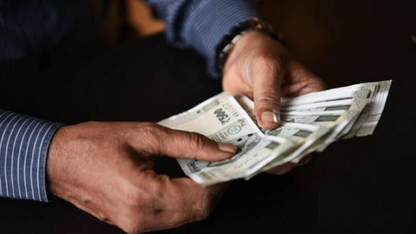 RBI Tightens Grip: New Rules to Standardize Loan Rates for Banks & NBFCs