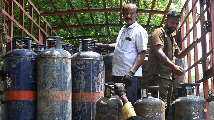 Commercial LPG Prices Surge Again! Delhi and Kolkata Feel the Heat