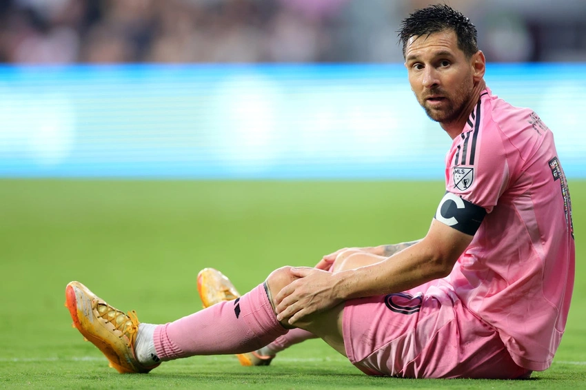 Argentina on Edge: Lionel Messi Suffers Major Injury Scare Ahead of World Cup