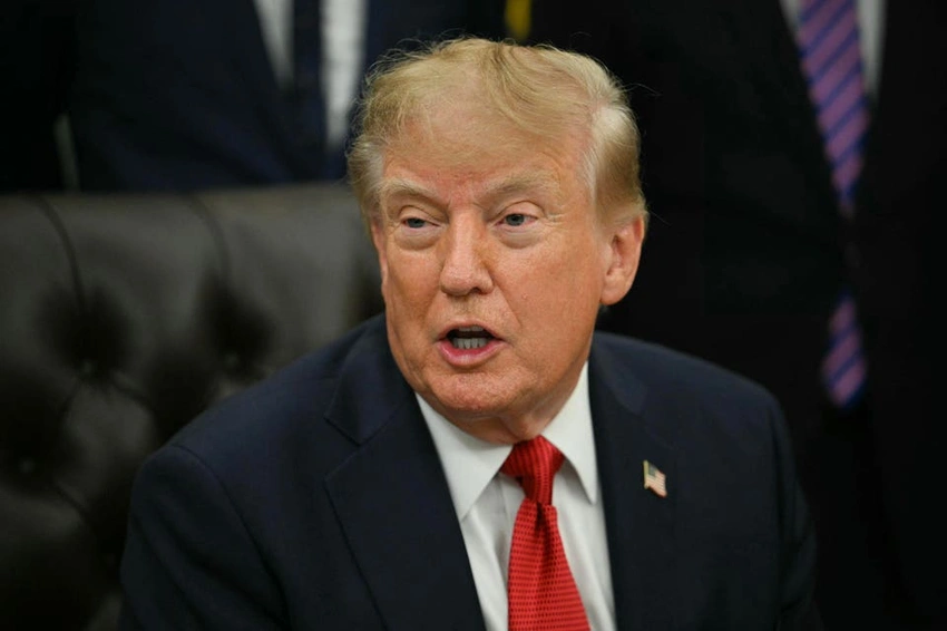 Trump's "Sleazebag" Slam: DOJ Backs White House News Ban Amid Lawsuit 📰