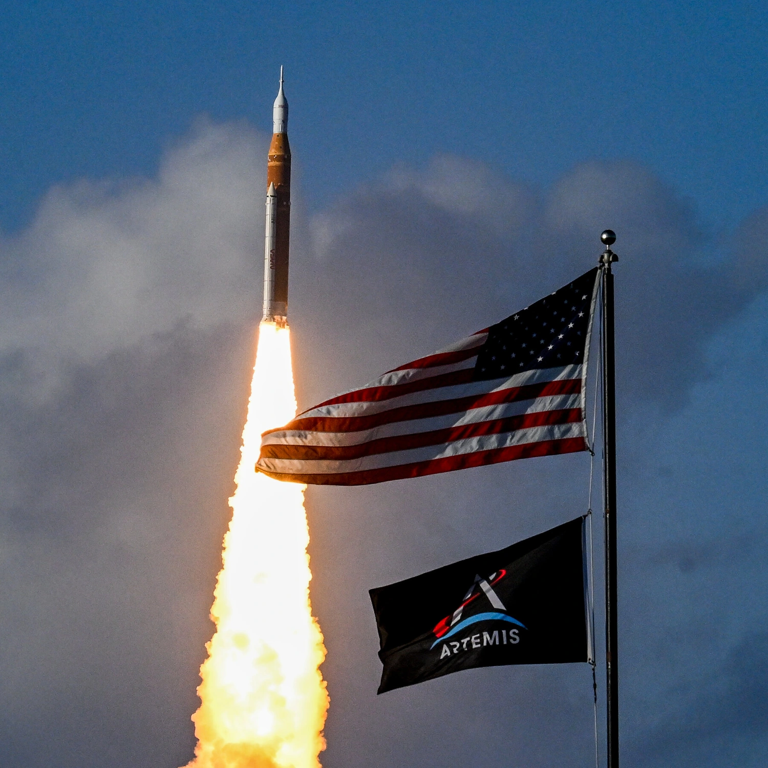 Artemis II Moon Flyby Goes On as Crew Tackles Toilet Troubles Live