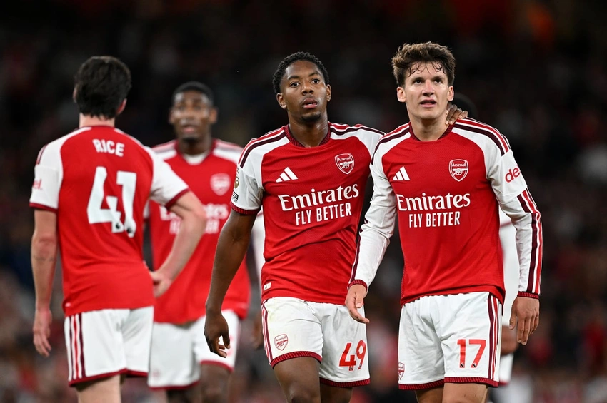 Arsenal Dominates Coventry 3-0; Tzolis Shines in Ominous Title Defense Start!