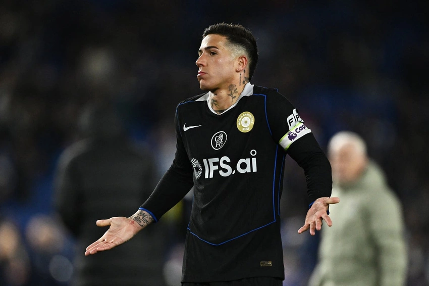 Brighton beat Chelsea 3-0, piling pressure on Rosenior