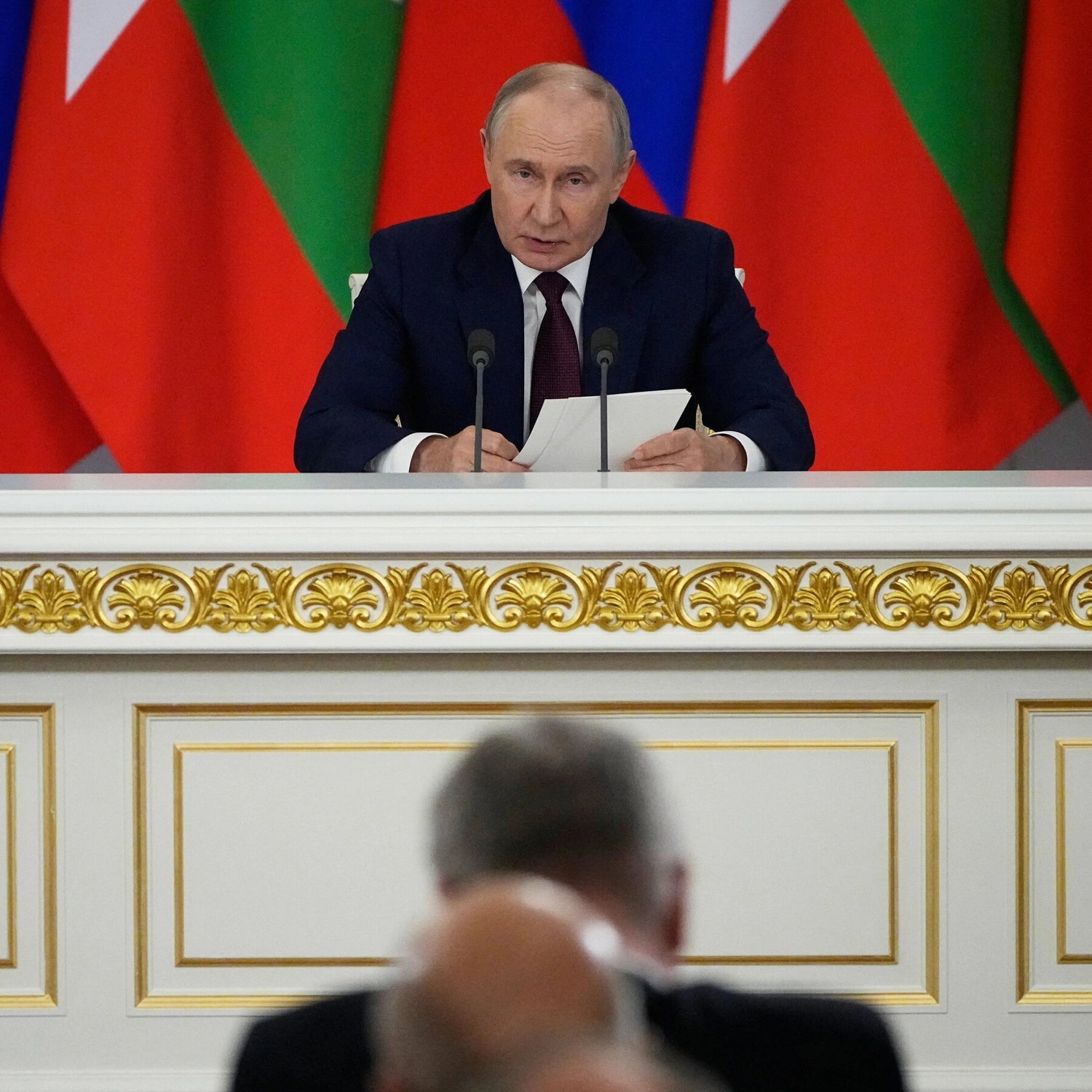 US Intel Warns: Putin Eyes Ukraine Escalation as Trump 'Weakened' by Iran Crisis