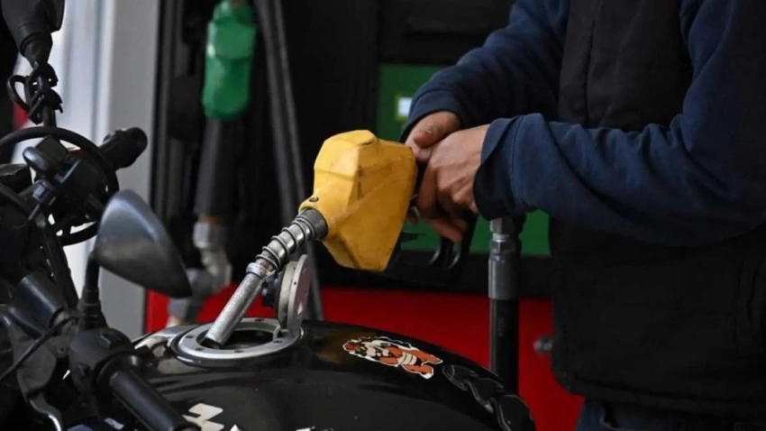 Bengaluru petrol ₹106.17, diesel ₹94.10 as prices jump
