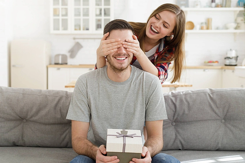 partner planning surprise, thoughtful gesture boyfriend