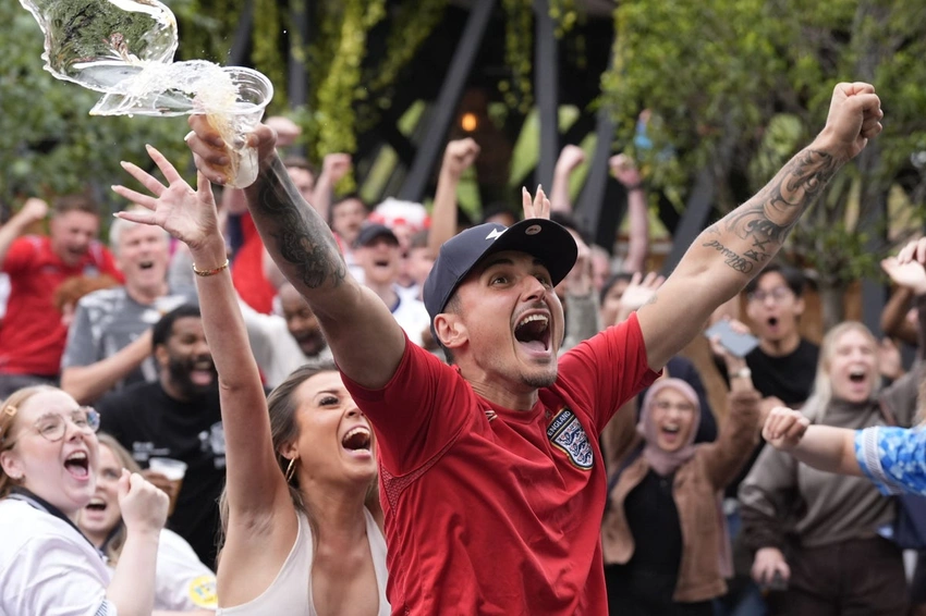 Heatwave & World Cup Score Big: UK Retail Sales Jump 1.9% in June!