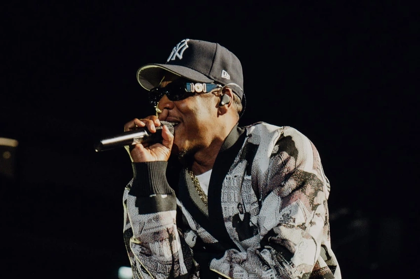 Jay-Z Surprises Beyoncé with Birthday Serenade at Epic London Show!