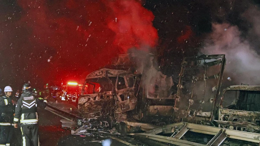 Massive 50-vehicle pile-up on Kan-etsu Expressway in Japan leaves 1 dead, 26 injured
