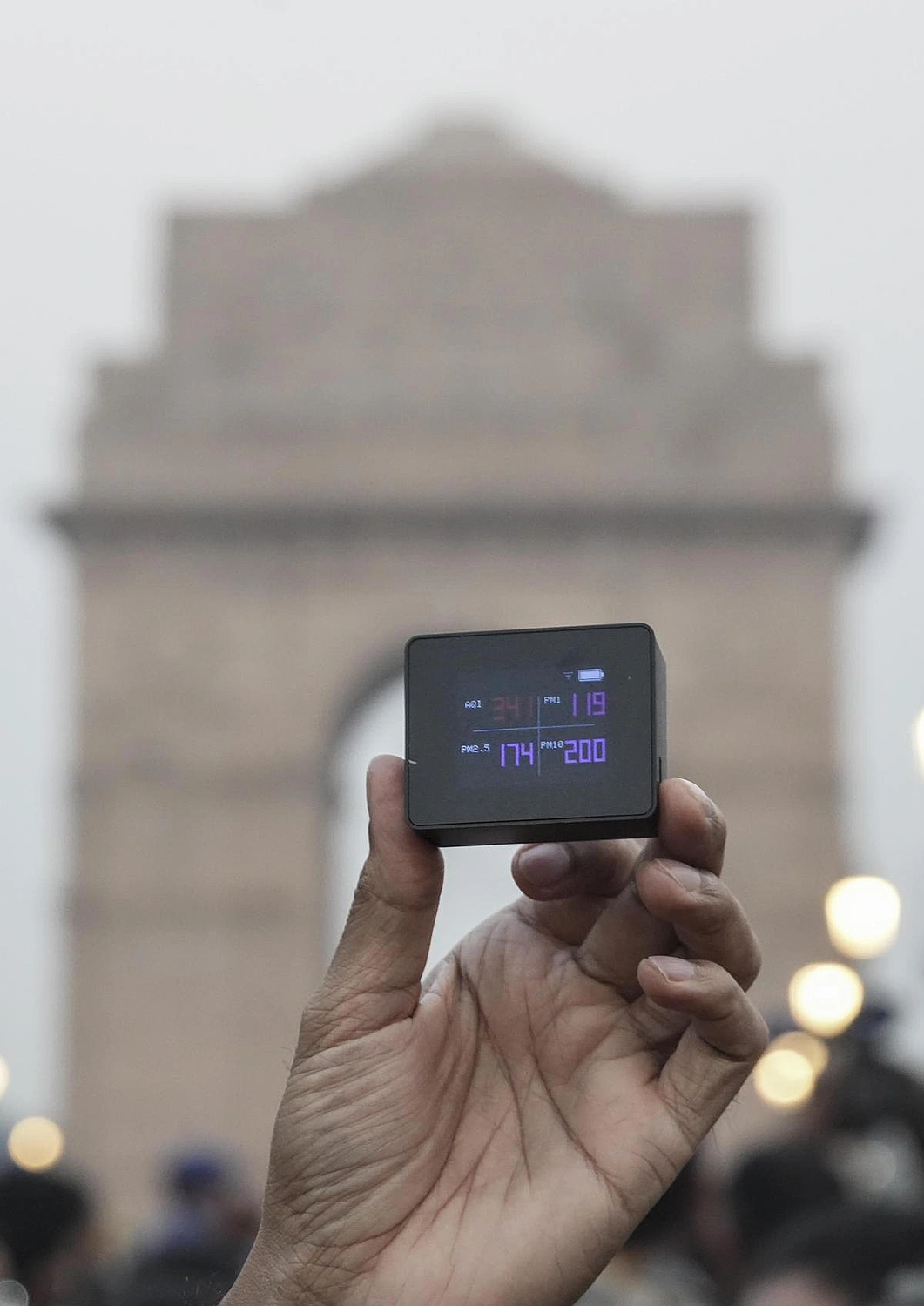 Delhi Blames AAP as Smog Deepens and AQI Data Vanishes