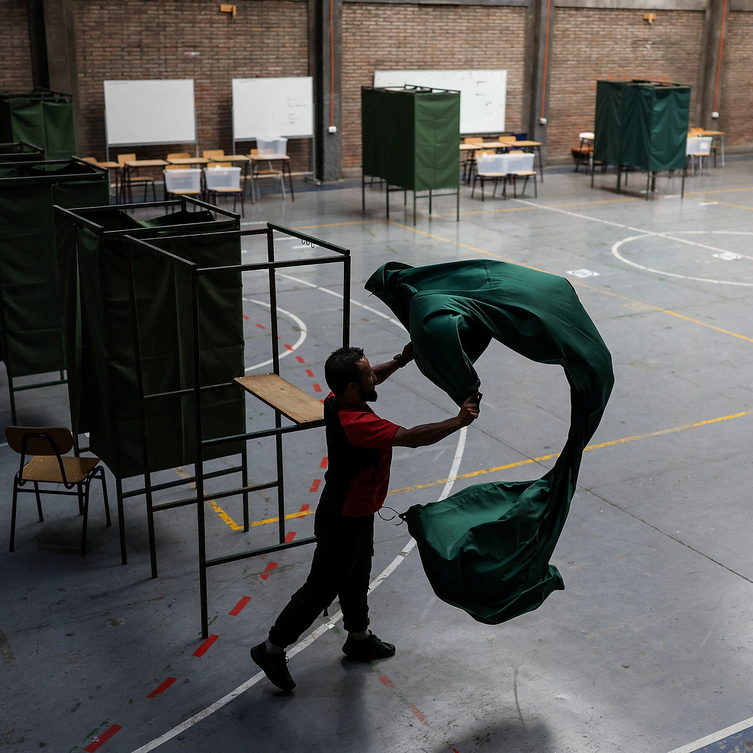 Chile’s presidential race tightens as crime fears dominate