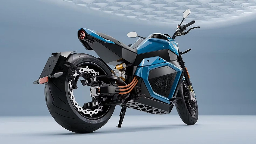 World’s First Solid-State EV Battery Shocks the Industry With 5-Minute Charging