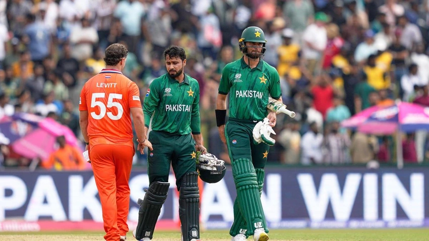 Ashraf's late flurry powers Pakistan to nervy T20 World Cup win