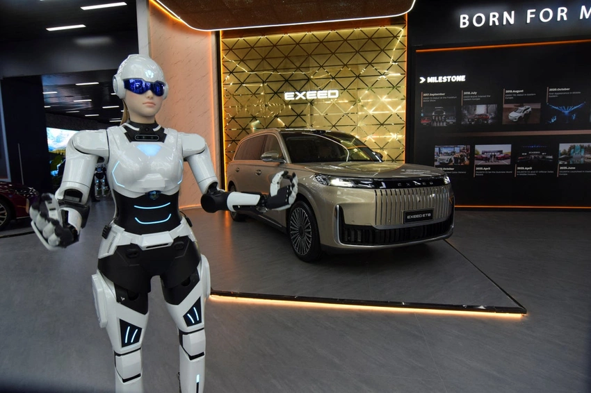 Humanoid robots join Tokyo airport ground crew in 2-year trial