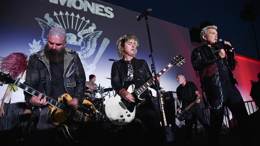 Punk Royalty Unites! 🎸 Billie Joe, Travis Barker & Co. Rock Ramones 50th!