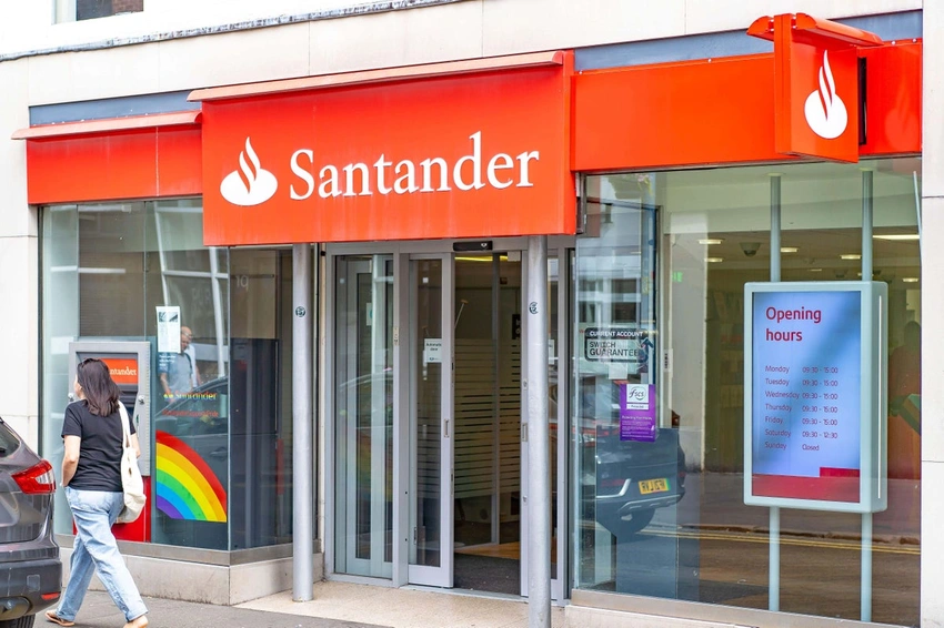 Santander UK Owner Targets £430m+ Savings with AI! 🤖💰
