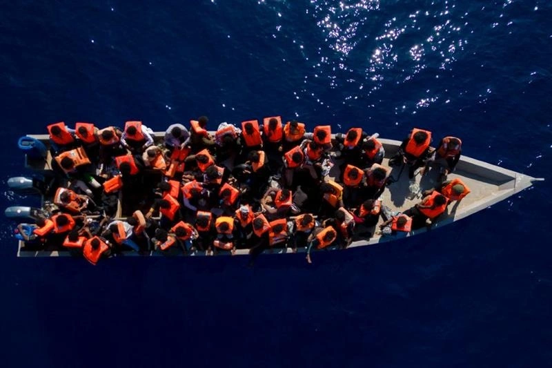 Migrant boat capsizes off Libya, 53 dead or missing