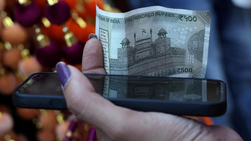 Rupee Slumps to 90 per Dollar, Hits All-Time Low