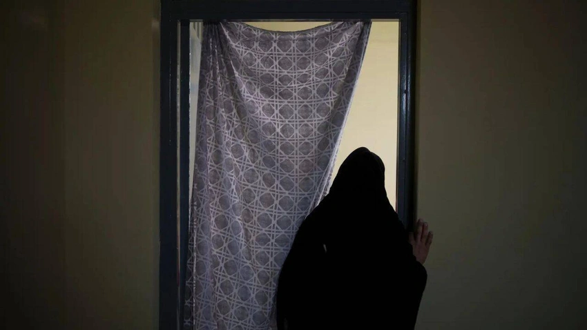 Taliban's Strict Dress Codes Cripple Afghan Economy, Isolate Women