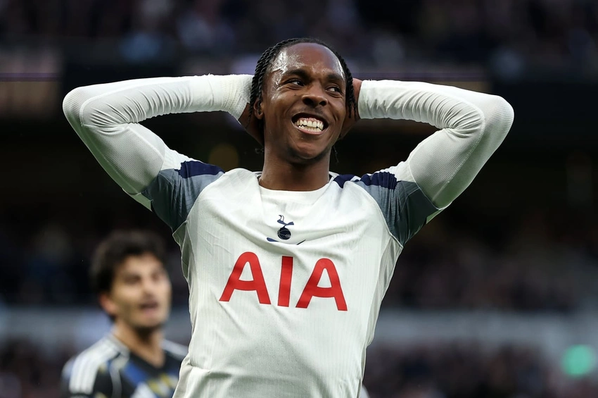 Kinsky’s late save keeps Spurs alive in relegation scrap