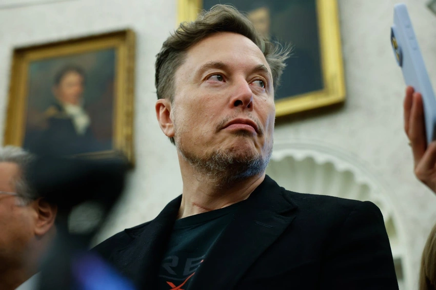 SpaceX Stock Tumbles After Q3 Loss: Engineer Cashes Out!