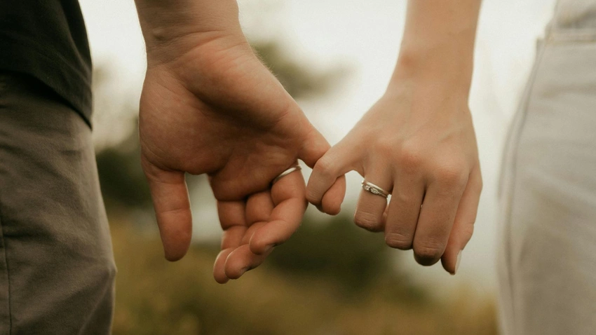 June Theory: Unpacking Why Summer Sparks So Many Surprise Romances